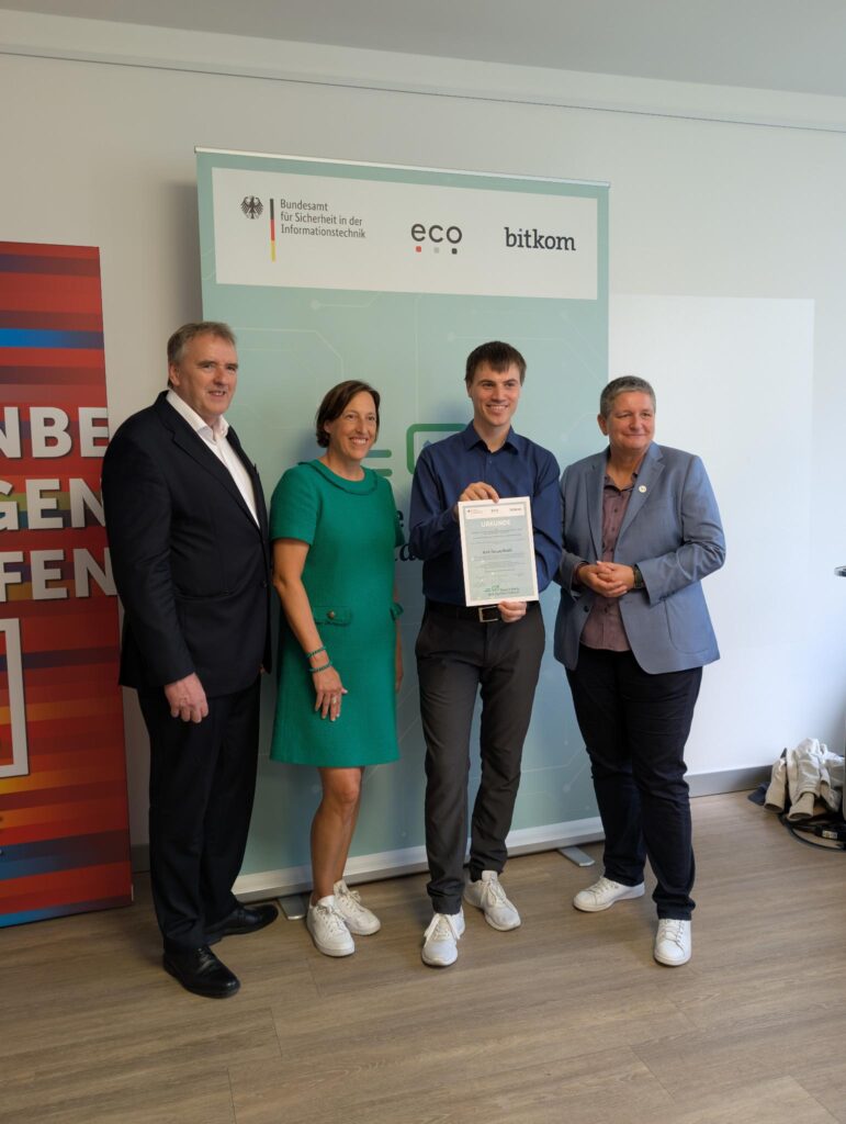 Foto zur Urkundenübergabe